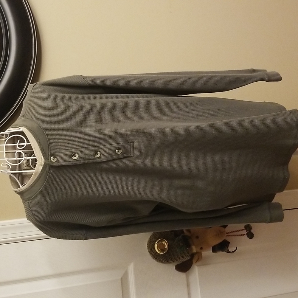 $5 ITEM. Men's Schmidt army green pullover shirt